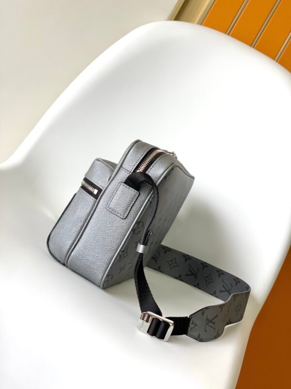 LV OUTDOOR Messenger Bag M30830