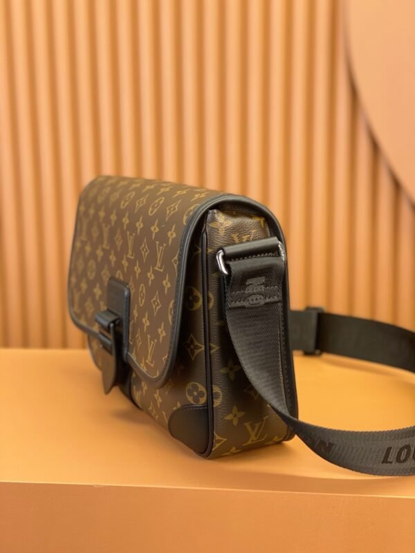 Louis Vuitton Archy MM Messenger Bag M46328
