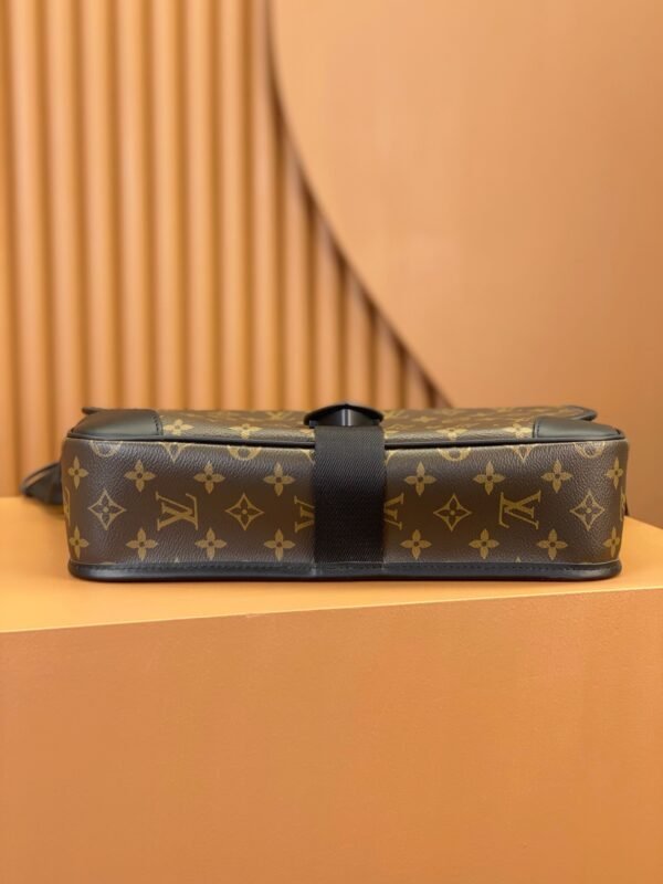 Louis Vuitton Archy MM Messenger Bag M46328