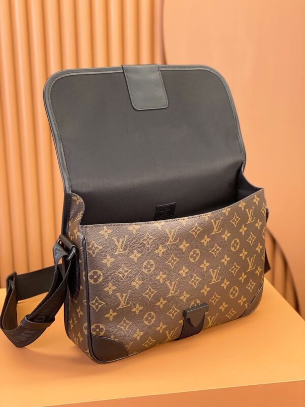 Louis Vuitton Archy MM Messenger Bag M46328