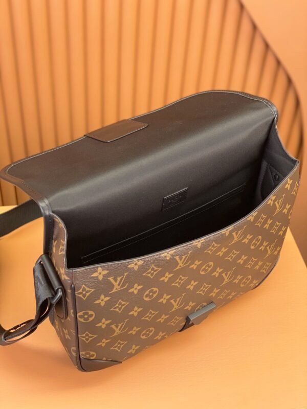 Louis Vuitton Archy MM Messenger Bag M46328