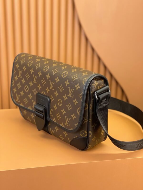 Louis Vuitton Archy MM Messenger Bag M46328