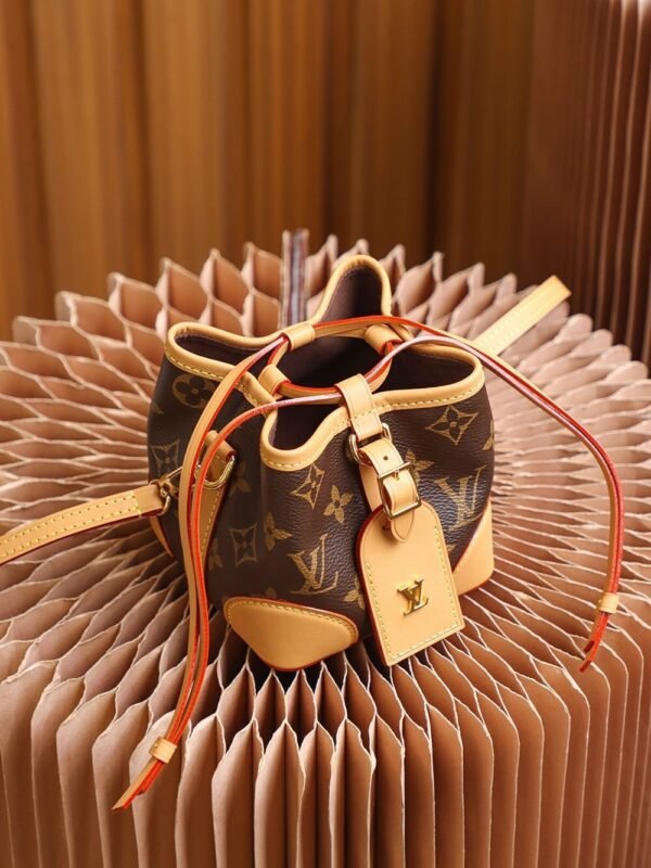 M57099 (1) Louis Vuitton NOÉ PURSE M57099