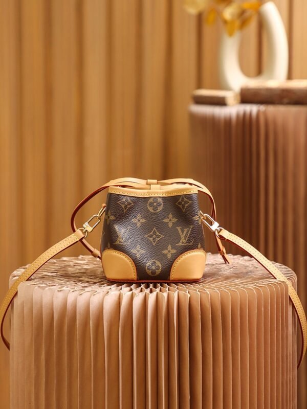 M57099 (3) Louis Vuitton NOÉ PURSE M57099