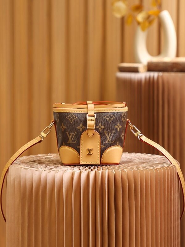M57099 (8) Louis Vuitton NOÉ PURSE M57099