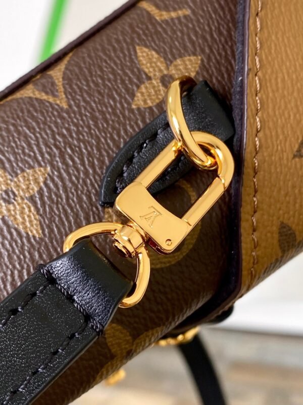 M82465 (4) LOUIS VUITTON Camera Box M82465