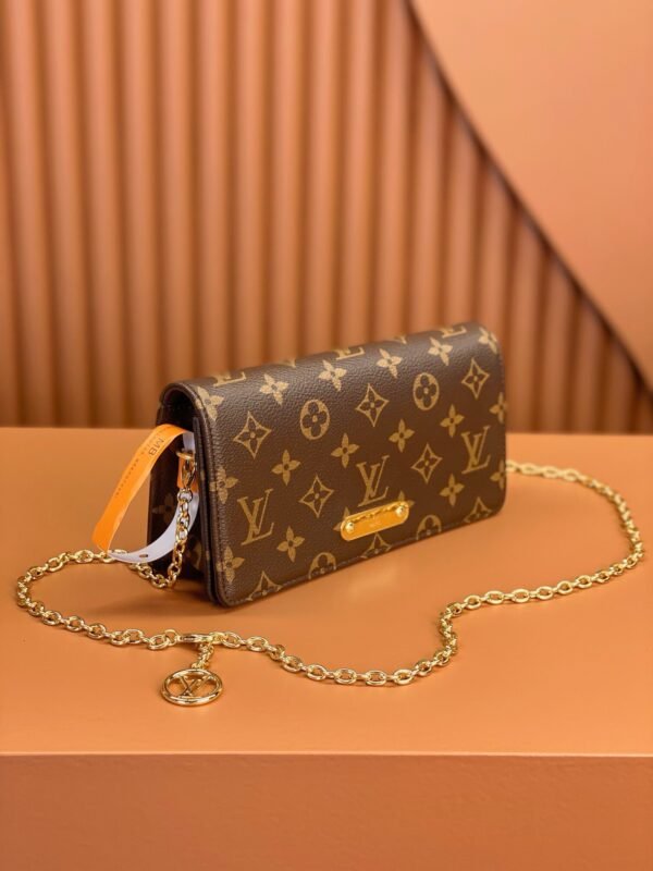 M82509 (3) LOUIS VUITTON Wallet On Chain Lily M82509