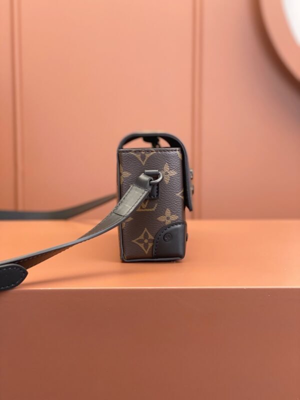 M83613 (7) Louis Vuitton Steamer Wearable Wallet M83613