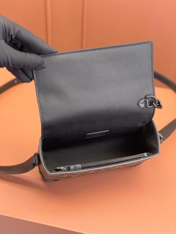 M83613 (9) Louis Vuitton Steamer Wearable Wallet M83613