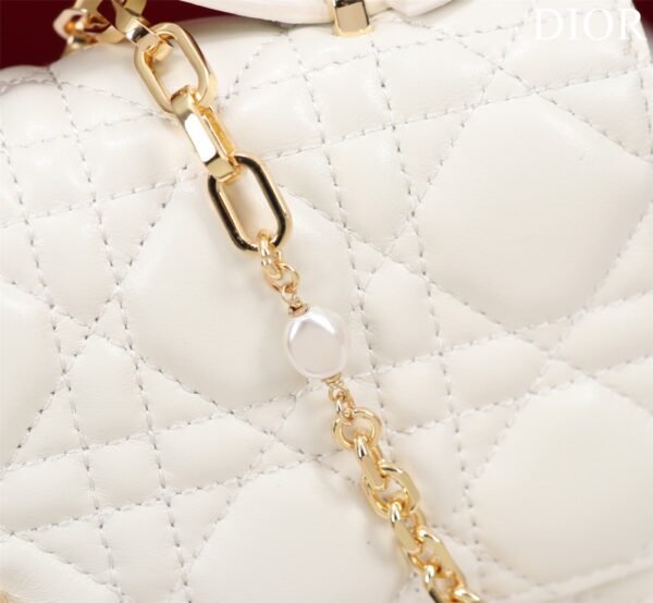 S0980ONMJ_M030 (4) My Dior Mini Chain Bag white