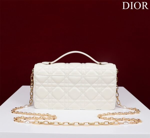 S0980ONMJ_M030 (8) My Dior Mini Chain Bag white