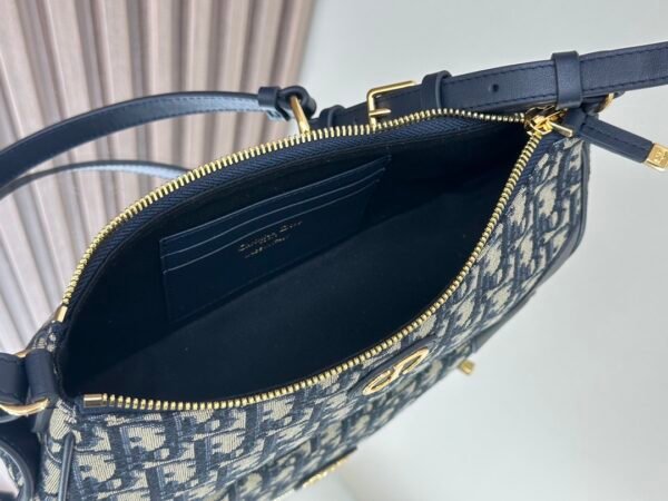 S2398UTZQ_M928 (9) DIor 30 Montaigne Wanderlust Mini Bag