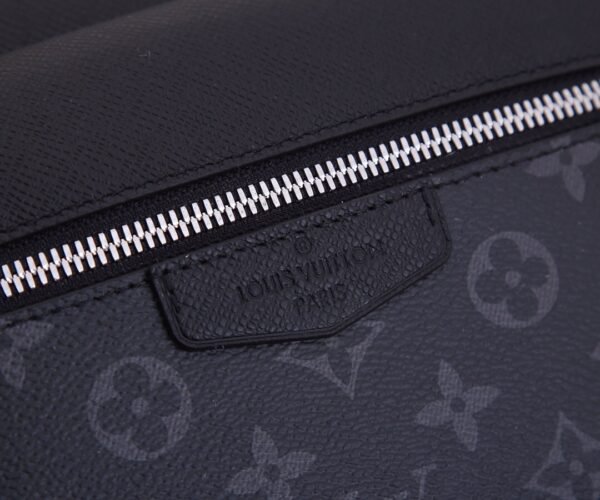 m30233 (1) LV Outdoor Messenger m30233