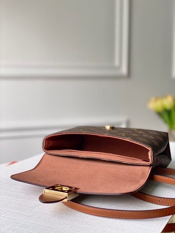 m44654 (2) LV Locky BB M44654