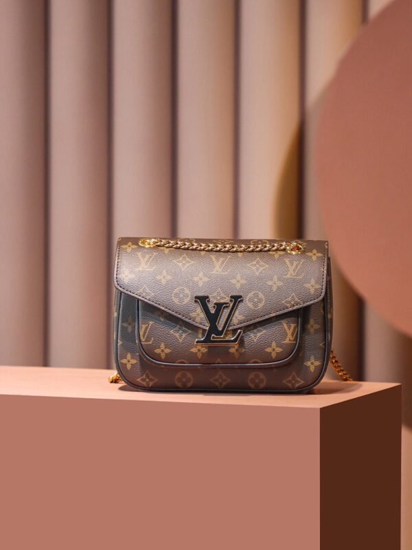 Louis Vuitton Passy M45592