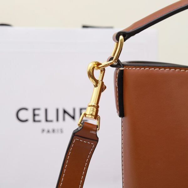 CELINE MEDIUM BUCKET LOUISE IN SMOOTH CALFSKIN