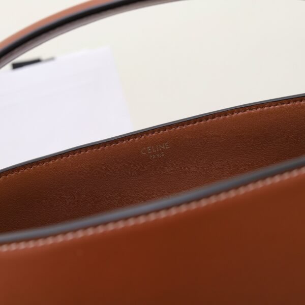 CELINE MEDIUM BUCKET LOUISE IN SMOOTH CALFSKIN