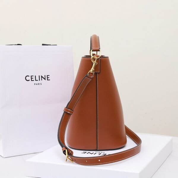 CELINE MEDIUM BUCKET LOUISE IN SMOOTH CALFSKIN
