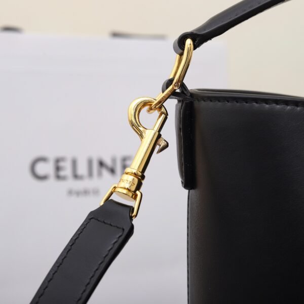 116613FX9-38NO (2) CELINE MEDIUM BUCKET LOUISE IN SMOOTH CALFSKIN