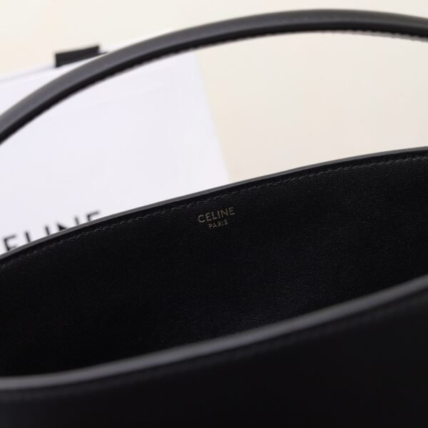 116613FX9-38NO (4) CELINE MEDIUM BUCKET LOUISE IN SMOOTH CALFSKIN