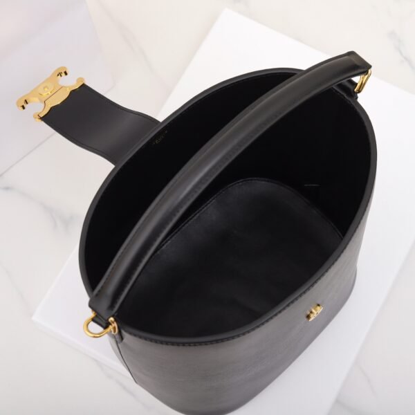 116613FX9-38NO (7) CELINE MEDIUM BUCKET LOUISE IN SMOOTH CALFSKIN