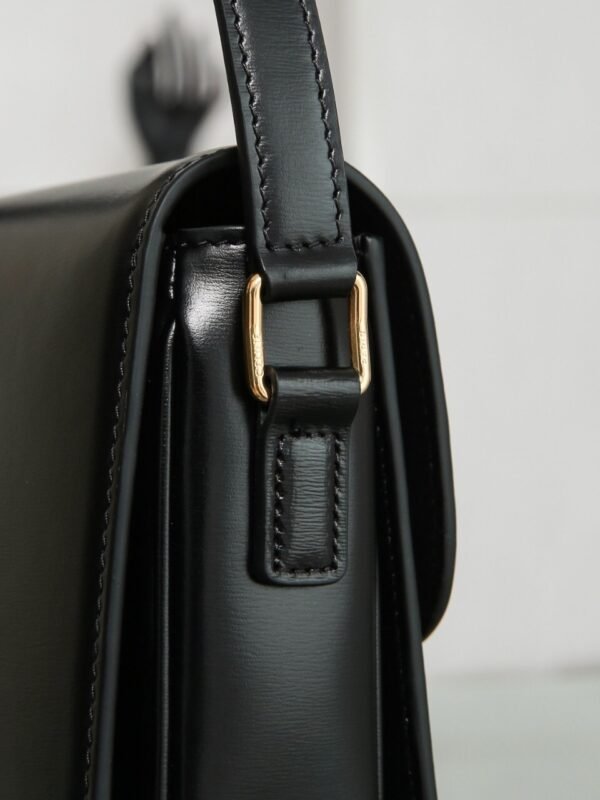 CELINE TEEN TRIOMPHE BAG IN SHINY CALFSKIN BLACK