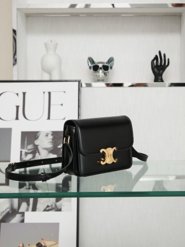 CELINE TEEN TRIOMPHE BAG IN SHINY CALFSKIN BLACK