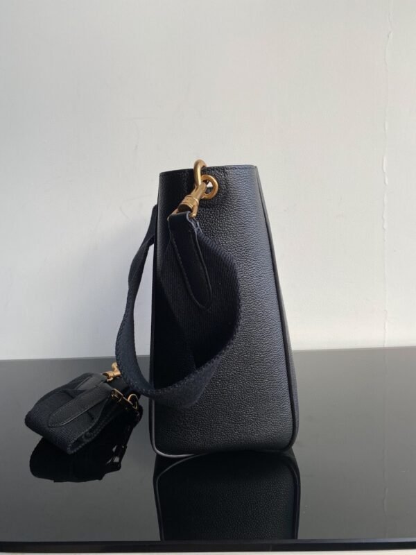 189303AH4-38NO (5) Celine Sangle Small Bucket bag in soft grained calfskin