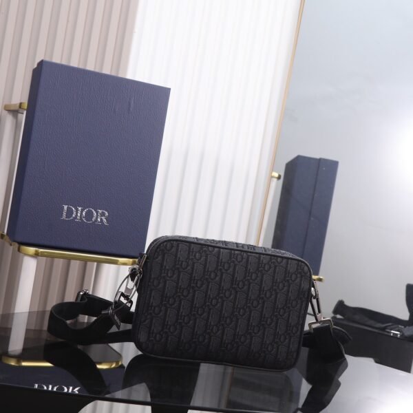 1ADPO276YKY_H03E (3) Dior Saddle Triple Pouch