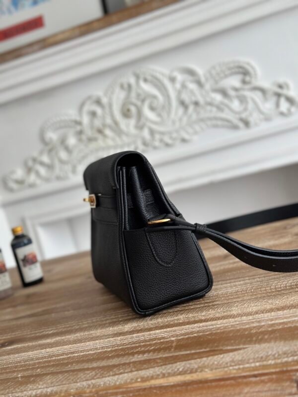 21764EDC36E7850348777189E2D3AE06 Kelly Messenger Bag 25