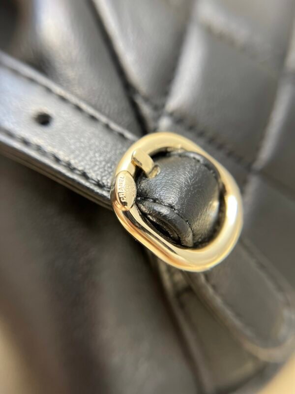 22A Duma Black (5) CHANEL 22A Duma classic gold double C LOGO diamond quilted lambskin Backpack small
