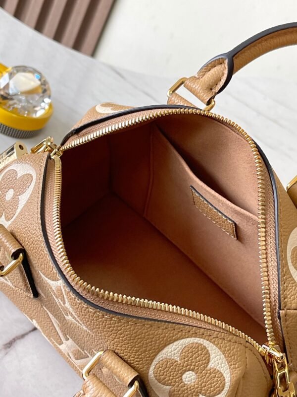 61049B1D6327D40E252B415731B7934F LV Speedy Bandoulière 20