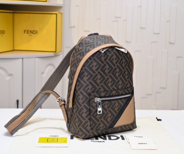 Fendi Diagonal Fendi Chiodo Medium