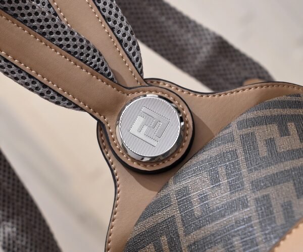 Fendi Diagonal Fendi Chiodo Medium