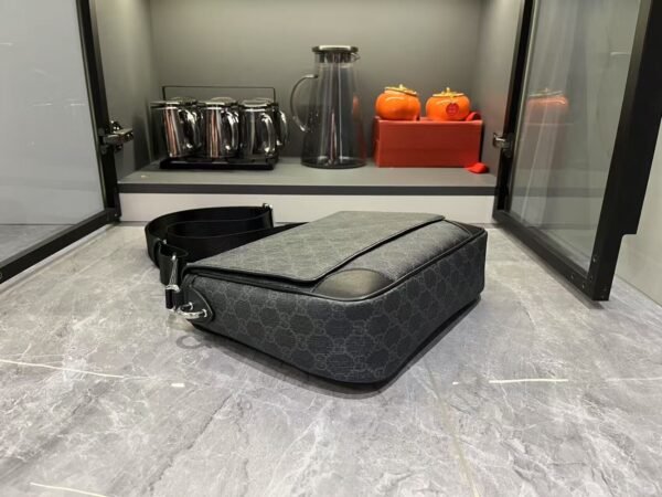 821154 FAED4 1000 (1) GG EMBLEM MEDIUM CROSSBODY BAG