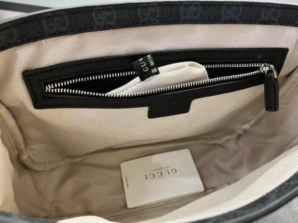 821154 FAED4 1000 (7) GG EMBLEM MEDIUM CROSSBODY BAG