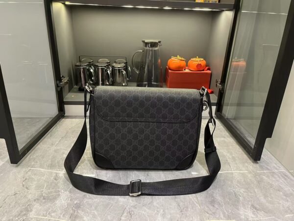 821154 FAED4 1000 (8) GG EMBLEM MEDIUM CROSSBODY BAG