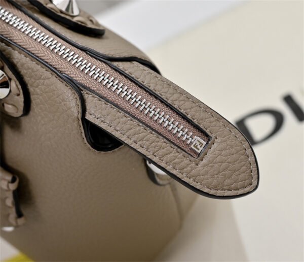 By The Way Selleria Medium