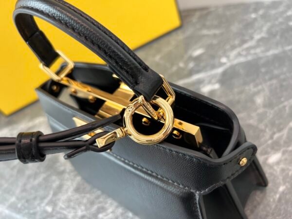 Peekaboo ISeeU Petite