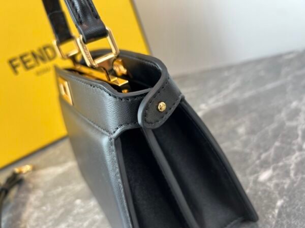 Peekaboo ISeeU Petite