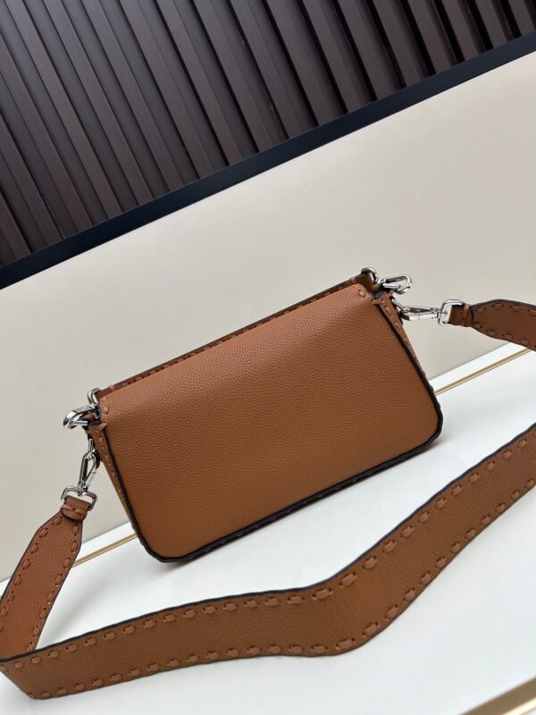 Baguette Cuoio Romano