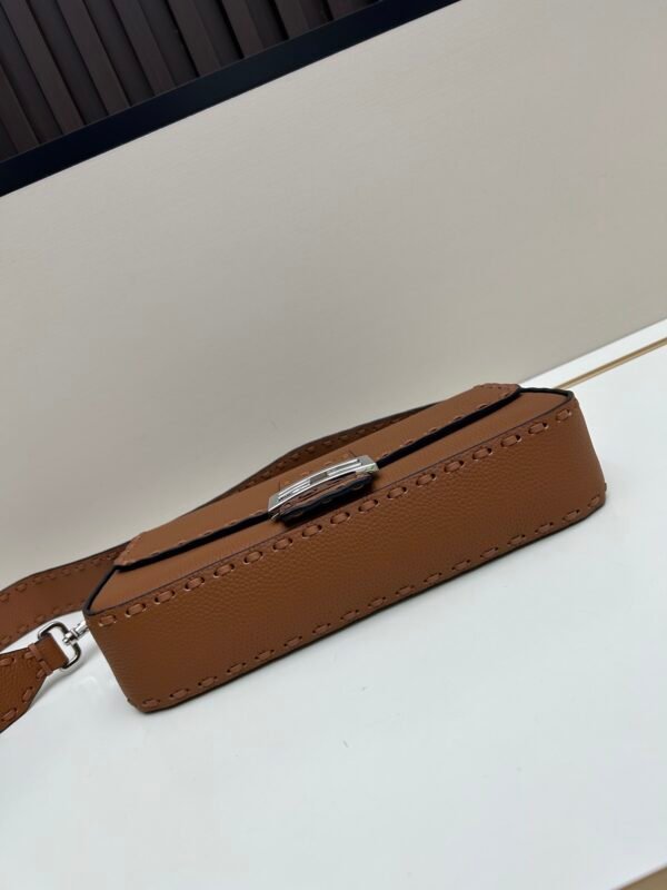 Baguette Cuoio Romano