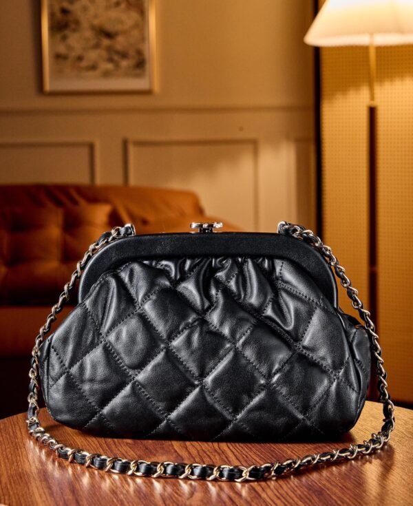 CHANEL Matelasse chain shoulder bag