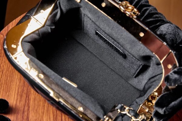 CHANEL Matelasse chain shoulder bag