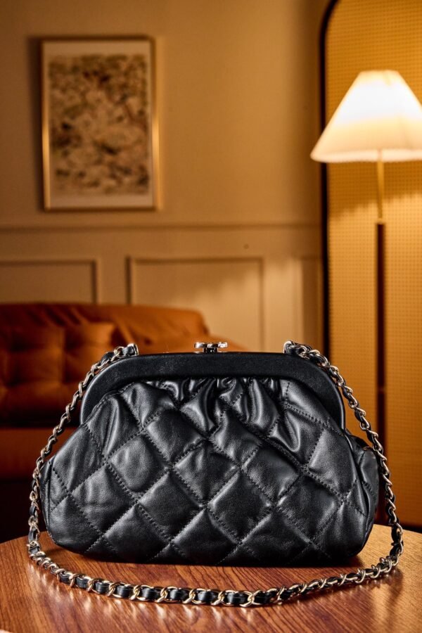 CHANEL Matelasse chain shoulder bag