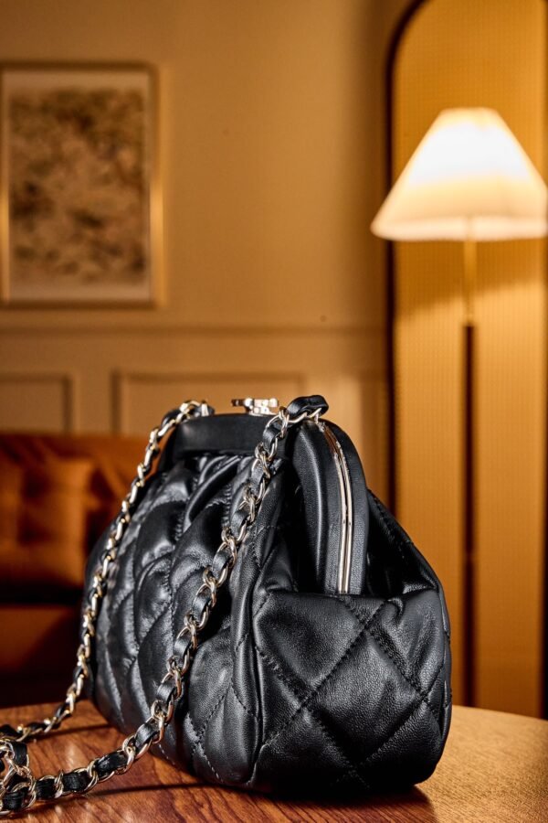 CHANEL Matelasse chain shoulder bag