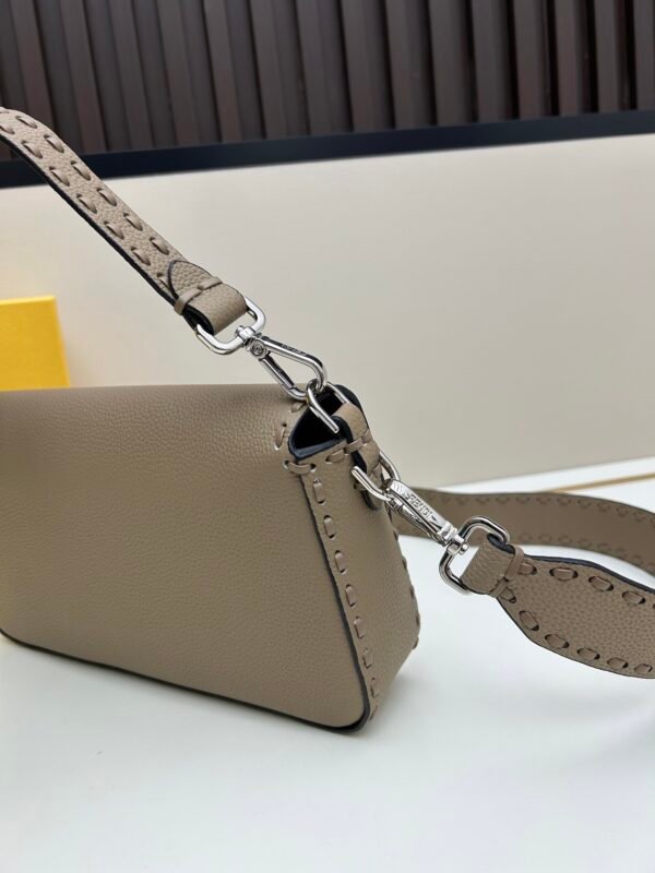 Baguette Cuoio Romano grey (2) Baguette Cuoio Romano