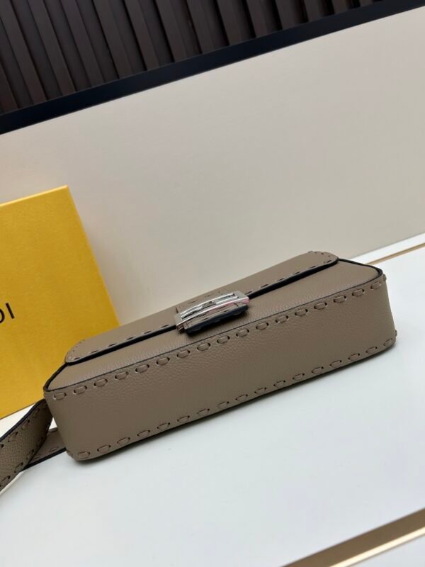 Baguette Cuoio Romano grey (4) Baguette Cuoio Romano