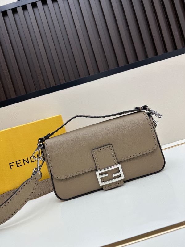 Baguette Cuoio Romano grey (5) Baguette Cuoio Romano