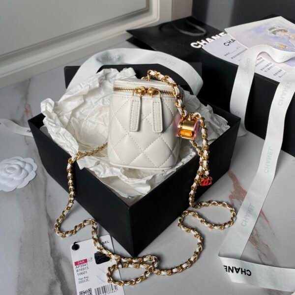 CHANEL 24A Enamel Buckle Lipstick Bag (Two Colors)